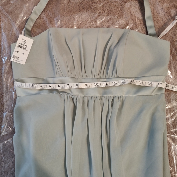 Alfred Angelo Viola Sage Green Bridesmaid/Prom Dress NWT Size 16 Halter Top - Picture 3 of 9